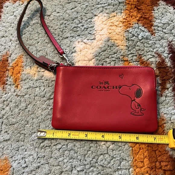 Coach Authentic Snoopy wristlet - Picture 5 of 7